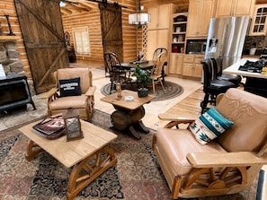 Interior - Beautiful Cabin Comfortable for Groups in Riverside, Wyoming (Riverside)
