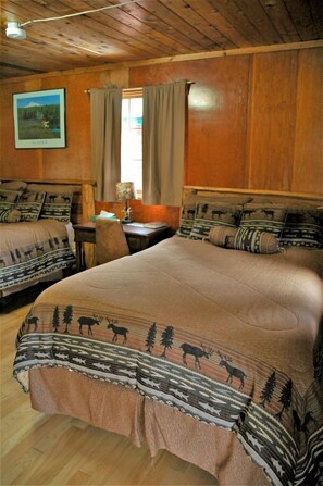 Room - Quaint Cabin Suitable for Four Among Nature in Alaska (Cooper Landing)