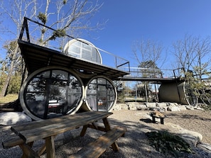 Outdoor dining - Stunning Tube Vacation Rental with Fire Pit in Danville, Kentucky (Danville)