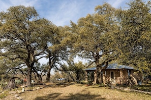 Exterior - Romantic Luxury Cottage Rental for Two with Fireplace in Texas Hill Country (Georgetown)