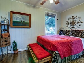 1 bedroom, desk, iron/ironing board, WiFi