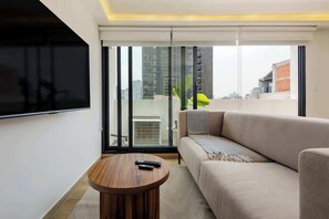 TV, offices - w* | Serene Loft w/ Elegant Balcony in Colima (Ciudad de México)