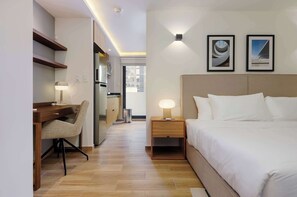 1 bedroom, desk, WiFi, bed sheets - w* | World Cup Dreams Loft w/ Balcony in Colima (Ciudad de México)