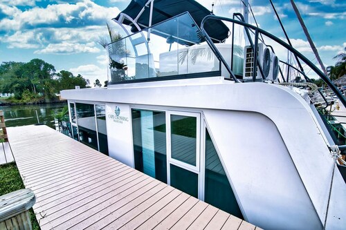 Incredible Houseboat for a Unique Romantic Getaway in Merritt Island, Florida