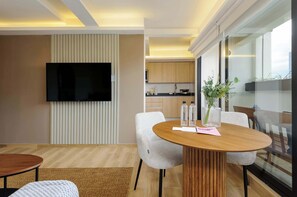 Dining - w* | Your FIFA Escape in Colima Loft w/ Balcony (Ciudad de México)