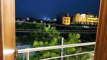 Deluxe Double Room, Air conditioning | Balcony