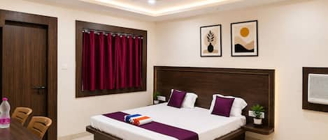 Hypo-allergenic bedding, desk, soundproofing, free WiFi