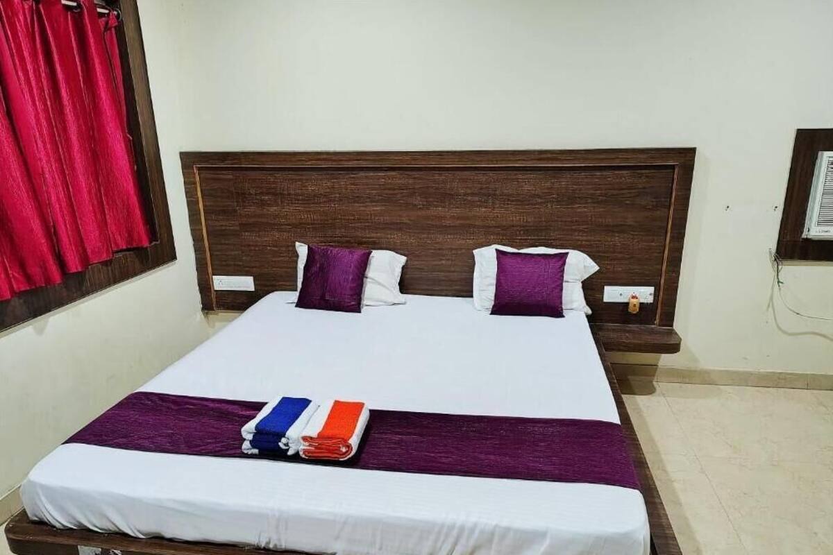 Hypo-allergenic bedding, desk, soundproofing, free WiFi