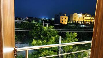 Deluxe Double Room, Air conditioning | Balcony