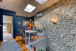 Dining - At Sophie's House: Historic Winegrower's Home in Gignac (Gignac)