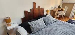 1 bedroom, WiFi, bed sheets - At Sophie's House: Historic Winegrower's Home in Gignac (Gignac)