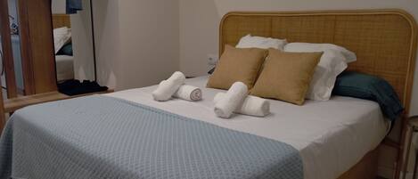 1 غرفة نوم ومكواة/لوح كي وخدمة الإنترنت وملاءات أسرّة