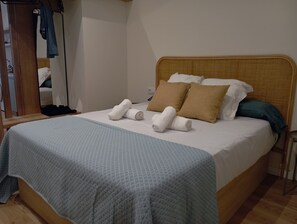 1 chambre, fer et planche à repasser, accès Internet, draps fournis