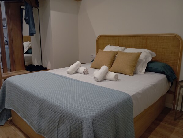 1 غرفة نوم ومكواة/لوح كي وخدمة الإنترنت وملاءات أسرّة