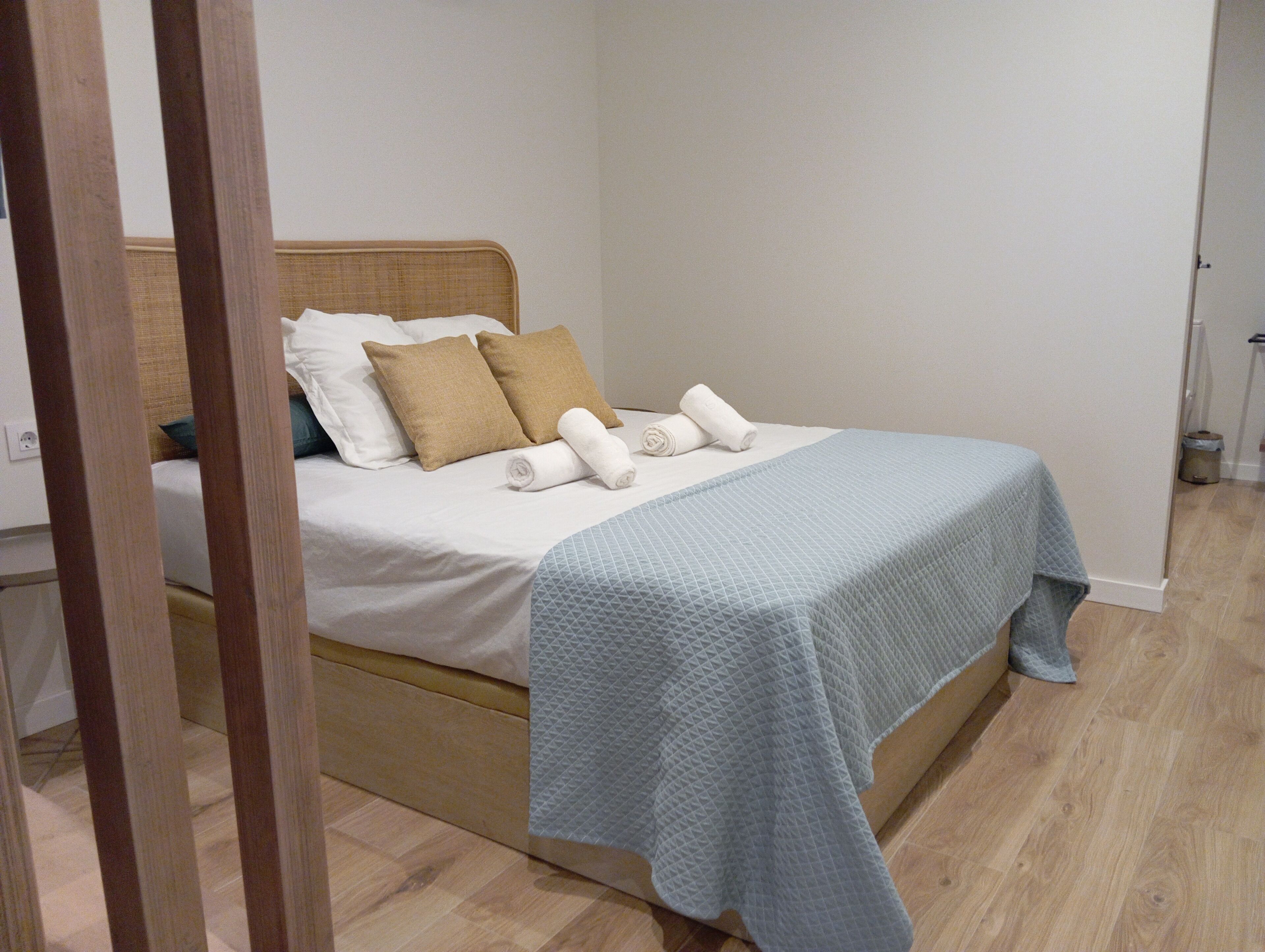 1 slaapkamer, een strijkplank/strijkijzer, internet, beddengoed