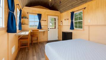 Desk, WiFi, bed sheets