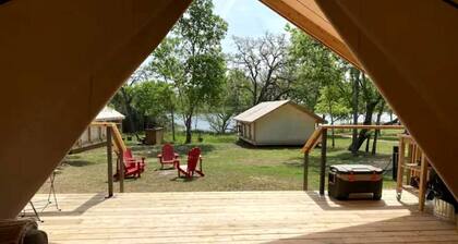 Tranquil Lakefront Glamping Safari Tent with Scenic Views near Bastrop, Texas