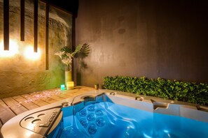 Indoor spa tub