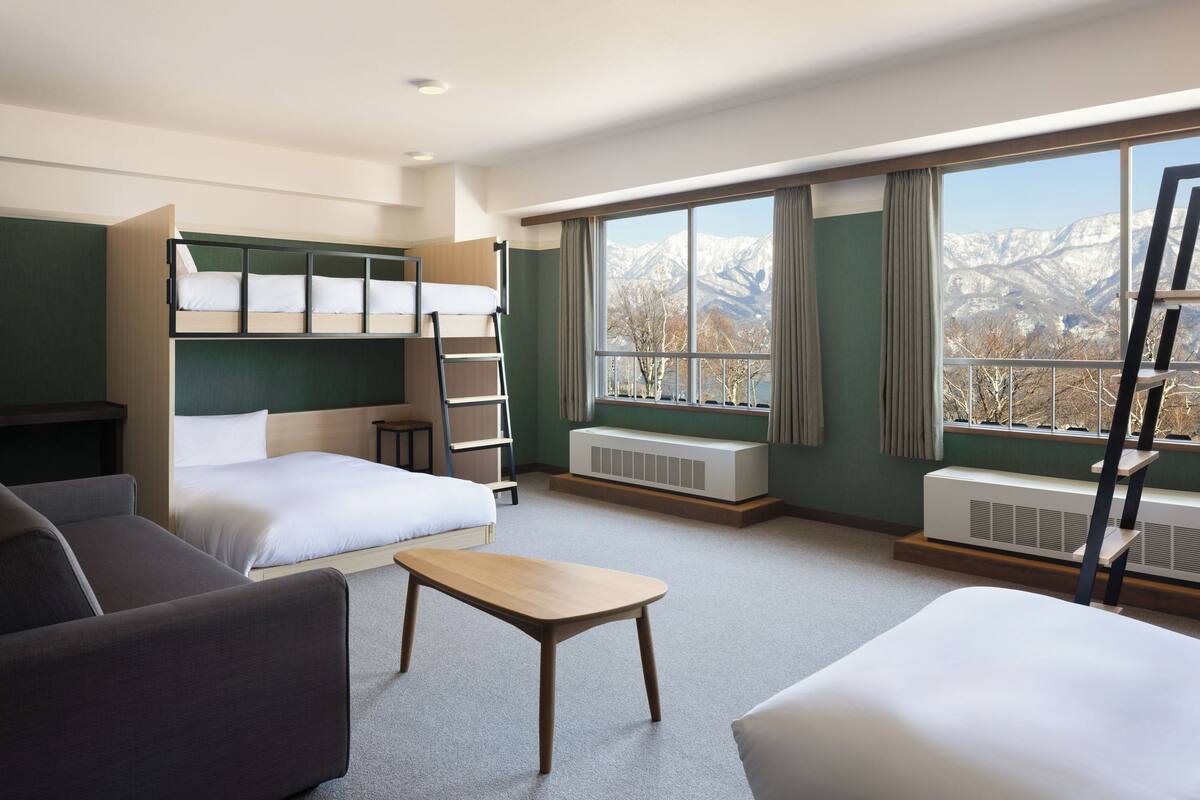 Comfort Quadruple Room | Iron/ironing board (on request), WiFi (free)