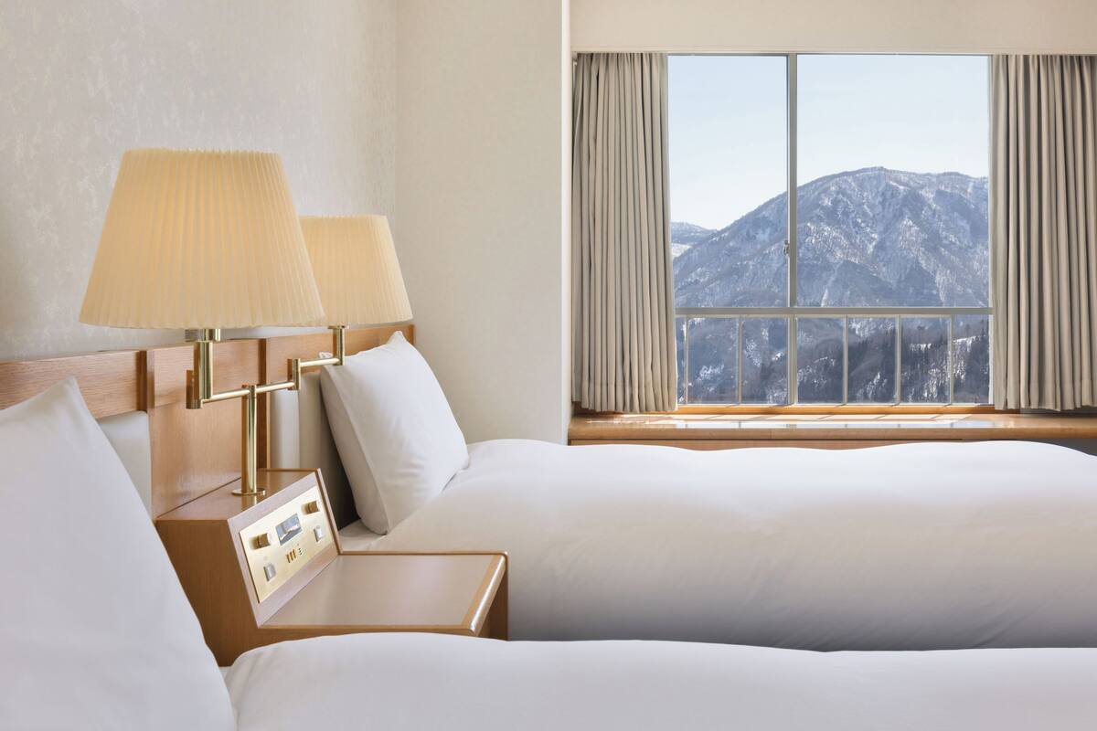 Deluxe Japanese-Western-Style Room,Non Smoking | Iron/ironing board (on request), WiFi (free)
