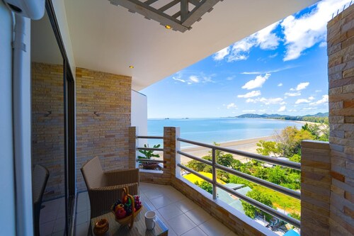 Beachfront Studio Condo-Seaview BW1