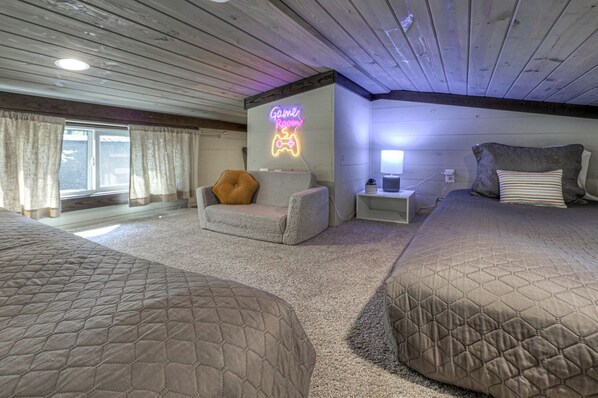 1 bedroom, desk, WiFi, bed sheets