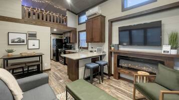 TV, fireplace