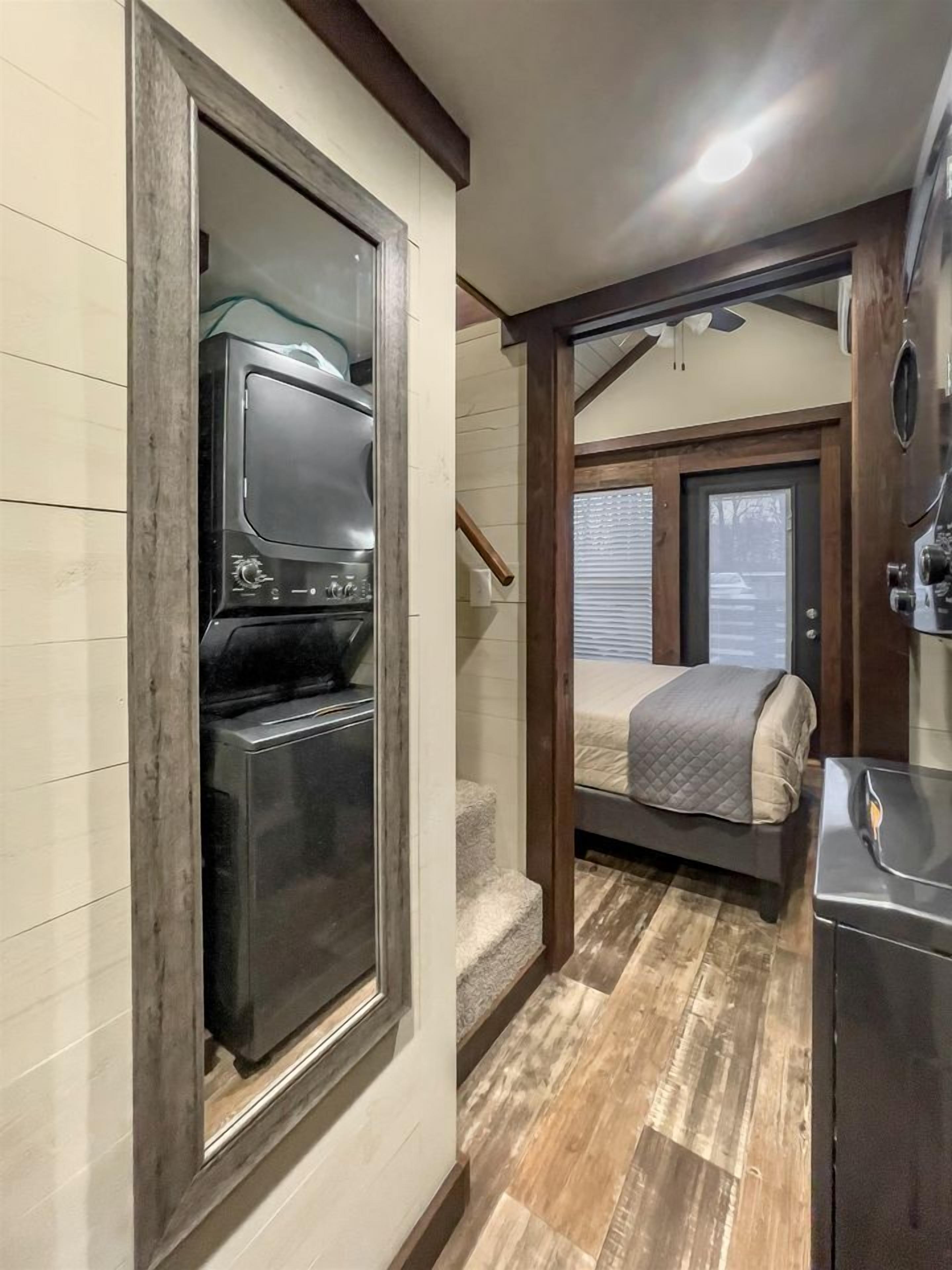 1 bedroom, desk, WiFi, bed sheets