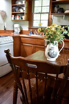 Fridge, microwave, stovetop, coffee/tea maker - Charming and Secluded Cottage Overlooking a Woodland Pond, near Helen, Georgia (Blairsville)