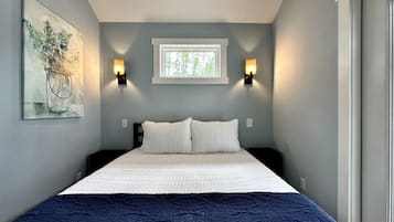 1 bedroom, desk, WiFi, bed sheets