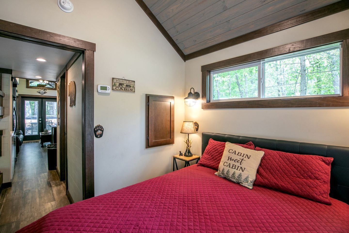 1 bedroom, desk, WiFi, bed sheets