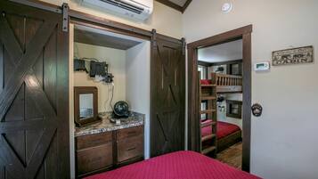 1 Schlafzimmer, Schreibtisch, WLAN, Bettwäsche