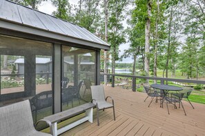 Outdoor dining - Tranquil Cabin with Fire Pit and Panoramic Lake Views in Tennessee (Tracy City)