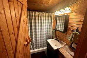 Jetted bath, hair dryer, towels, soap - Cedar Gap Hideaway in Indiana (Birdseye)