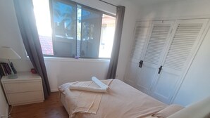Shared Dormitory, 1 Bedroom, Smoking, Balcony | 1 bedroom - Room-exclusive Sunrise Room, GC Blues Fe (Gold Coast)