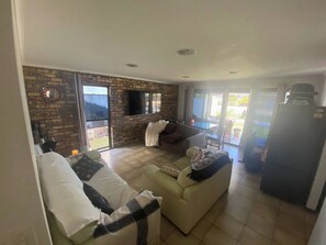 Room, 1 Bedroom, Smoking | Living room