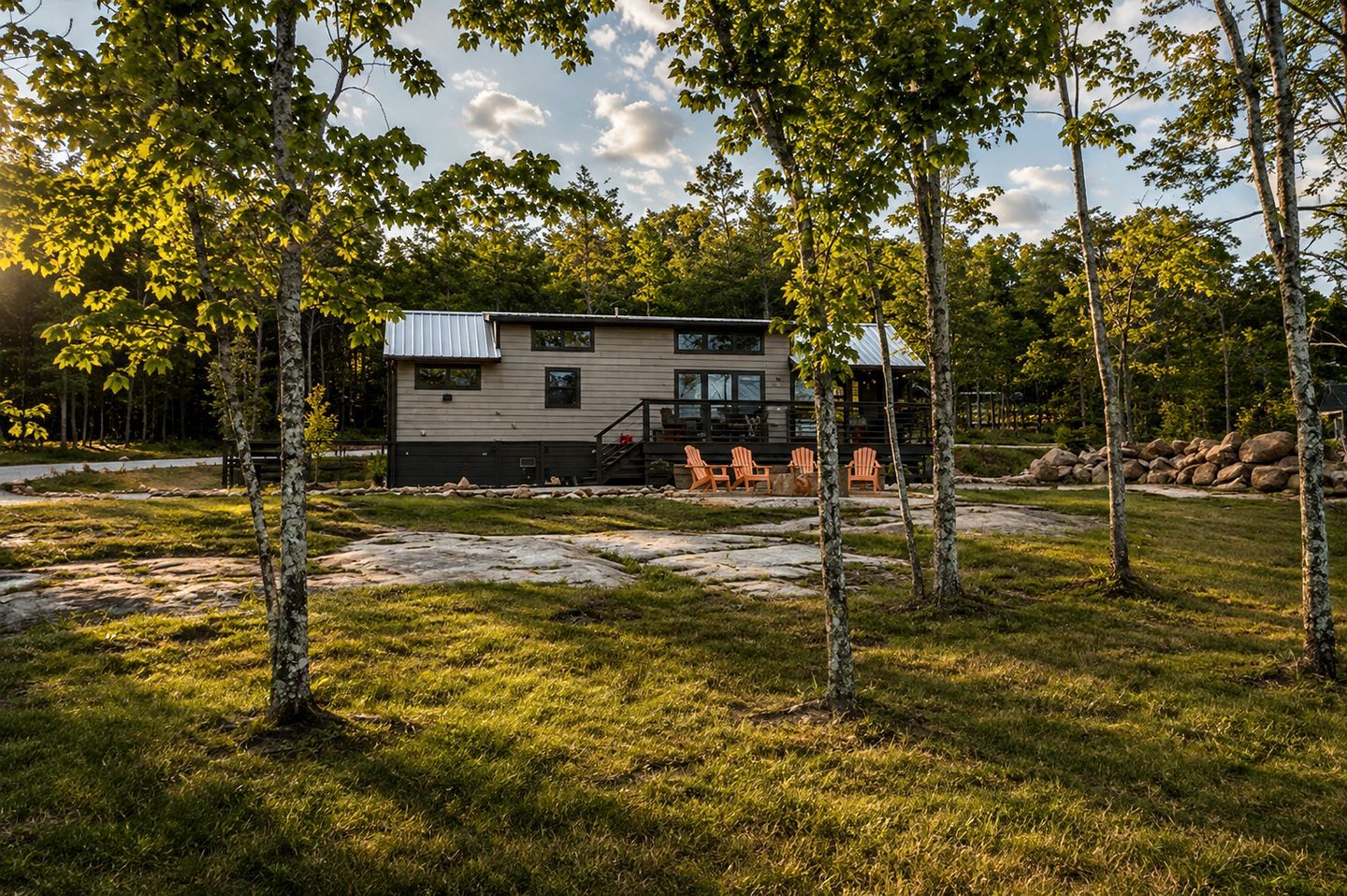 A cabin with a deck and outdoor seating.