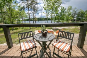 Outdoor dining - Breathtaking Cottage with Fire Pit in Tracy City, Tennessee (Tracy City)