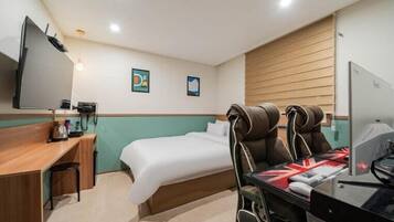 Deluxe tweepersoonskamer, uitzicht op de stad | Gratis wifi