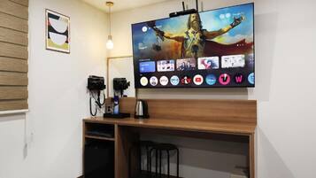 Luxe tweepersoonskamer, uitzicht op de stad | Gratis wifi