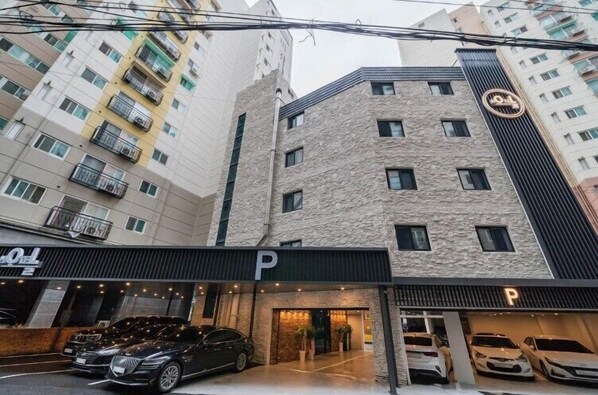 المنشأة من الخارج