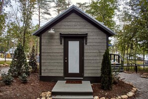 Exterior detail - Cozy Cabin Getaway with Lake Views and Grilling Area in Tennessee (Tracy City)