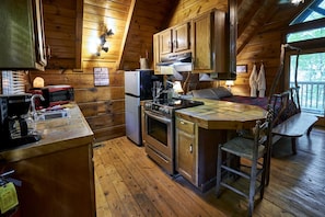 Private kitchen - Rustic Secluded Cottage with Hot-tub in Sevierville, Tennessee (Sevierville)