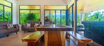 4 bedroom-large pool-private-horses in development-great location near Manuel Antonio