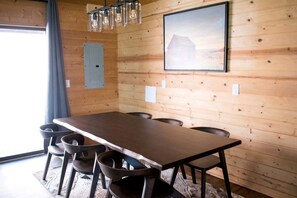 Dining - Serene Cabin Perfect for Small Group in Orderville, Utah (Orderville)