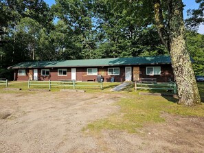 Exterior - Beautiful Cottage Nestled Amidst Trees in Wellston, Michigan (Wellston)