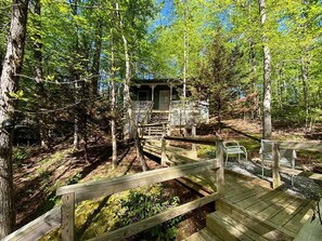 Terrace/patio - Serene and Pet Friendly Woodland Cottage, Nestled in the Blue Ridge Mountains of Georgia (Blairsville)