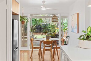 Dining - The Palma: Leafy Tropical Escape in Moffat Beach (Caloundra Region)
