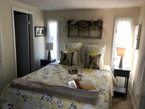 Room - Equipped Cottage Ideal for Groups in Milo, New York (Milo)