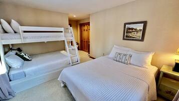 4 bedrooms, desk, WiFi, bed sheets